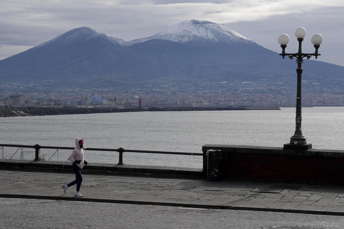 Maltempo: in Campania neve dal Vesuvio alla zona sud