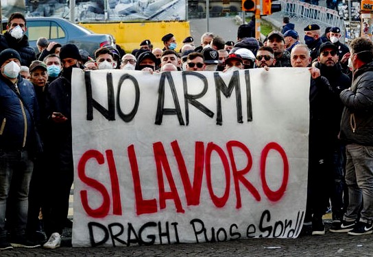 Patto Napoli:striscione disoccupati davanti Maschio Angioino