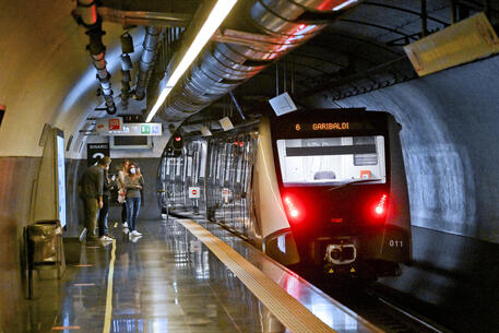 Trasporti: a Napoli su linea1 debutta il nuovo treno
