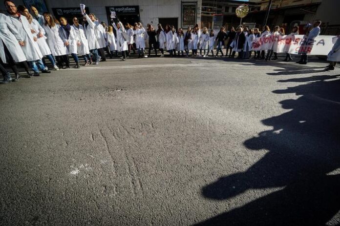 Ricerca:a Napoli protesta personale Cnr, no 'tagli Governo'