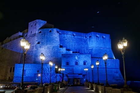 Naples Mayor launches initiative 'I shine with blue'