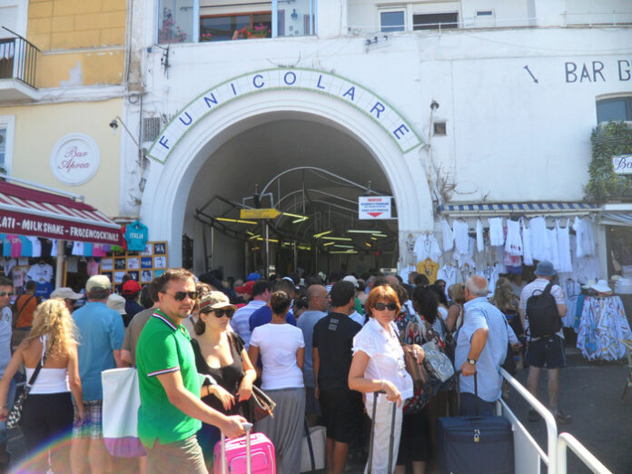 ESTATE: CAPRI, SBARCHI RECORD DOPO FERRAGOSTO
