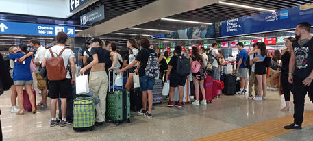 Turismo: scalo Fiumicino affollato, ma voli regolari