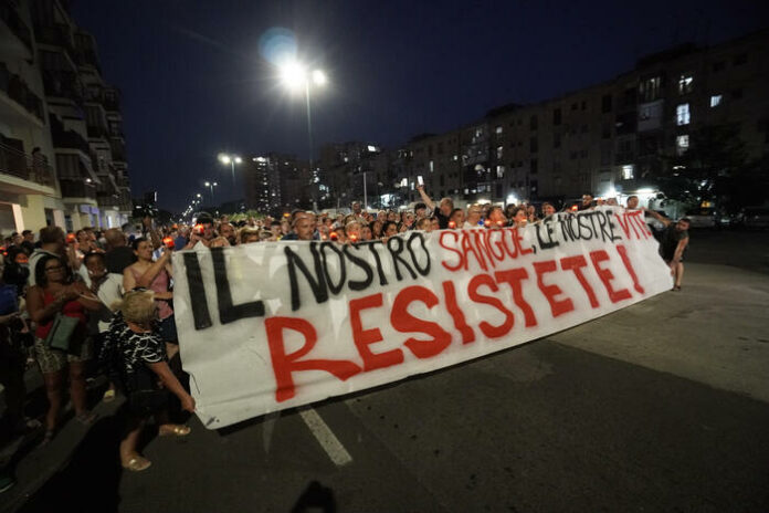 Fiaccolata per le vittime di Scampia