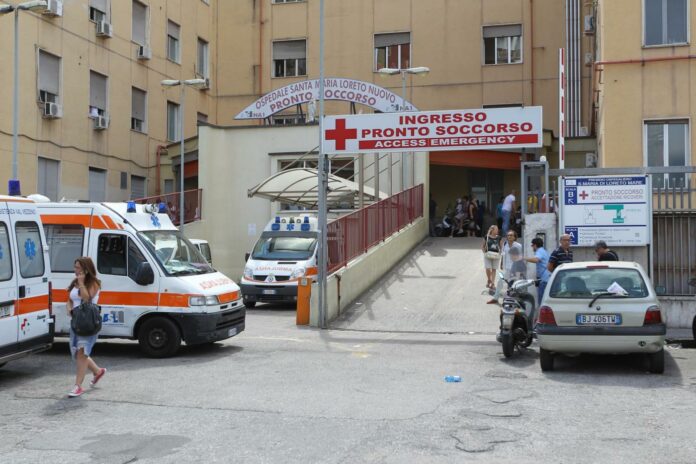 Napoli: morto Salvatore Giordano, la salma lascia il Loreto Mare