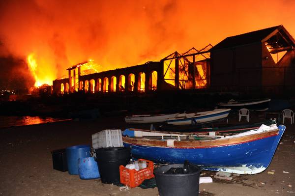 INCENDIO A 'CITTA' DELLA SCIENZA' A NAPOLI